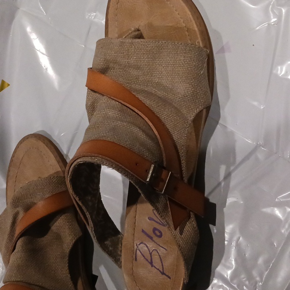 Sandals - Picture 2 of 7